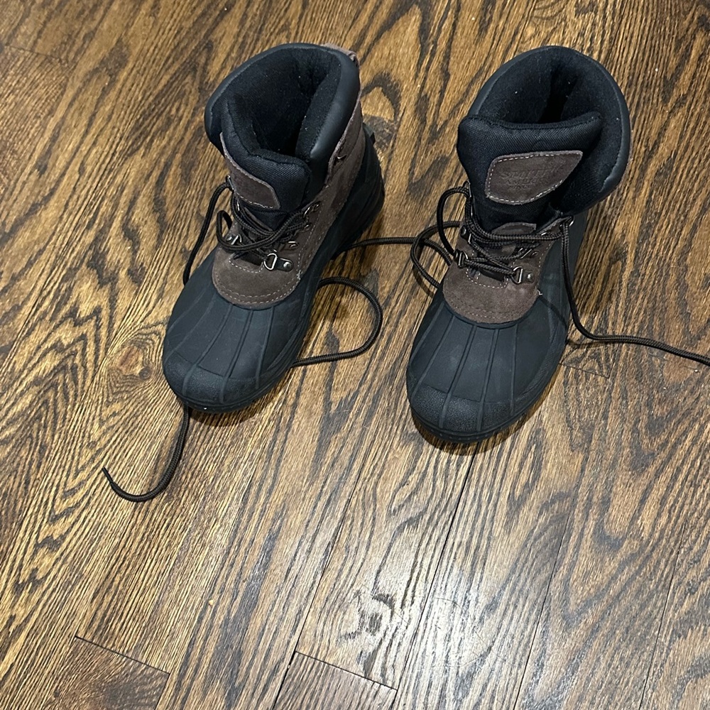 Men’s size 7 snow boots